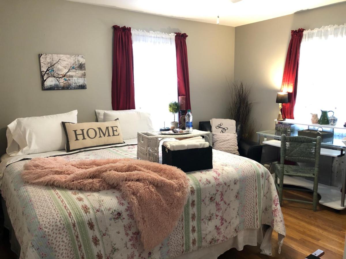 Corporate B&B DTN Mall Hospitals-Kitchen-Pets OK - Housity
