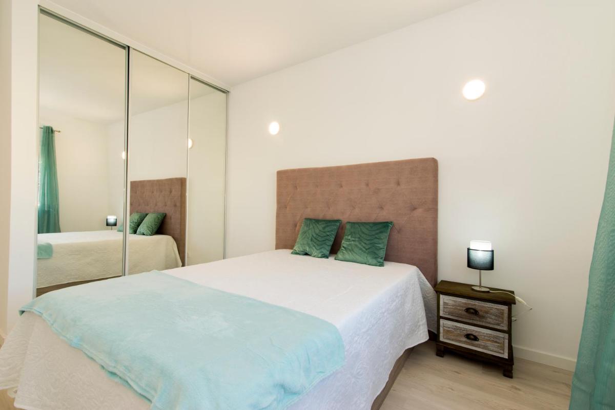 Casa do Barco, Vista Praia Armação Pêra - Housity