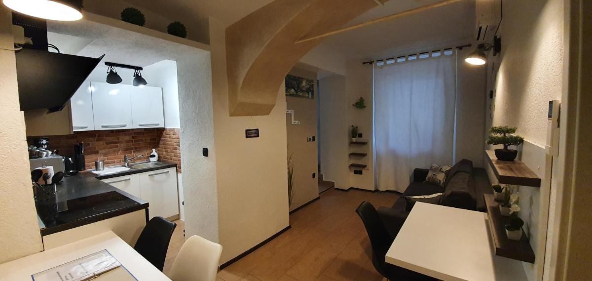 Apartment Central Station between Dragon and Triple Bridges - Hizvo