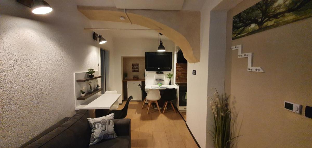 Apartment Central Station between Dragon and Triple Bridges - Hizvo