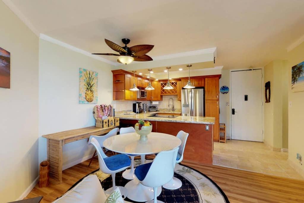 Suitetrails - Oceanfront penthouse with amazing views at Kauhale Makai