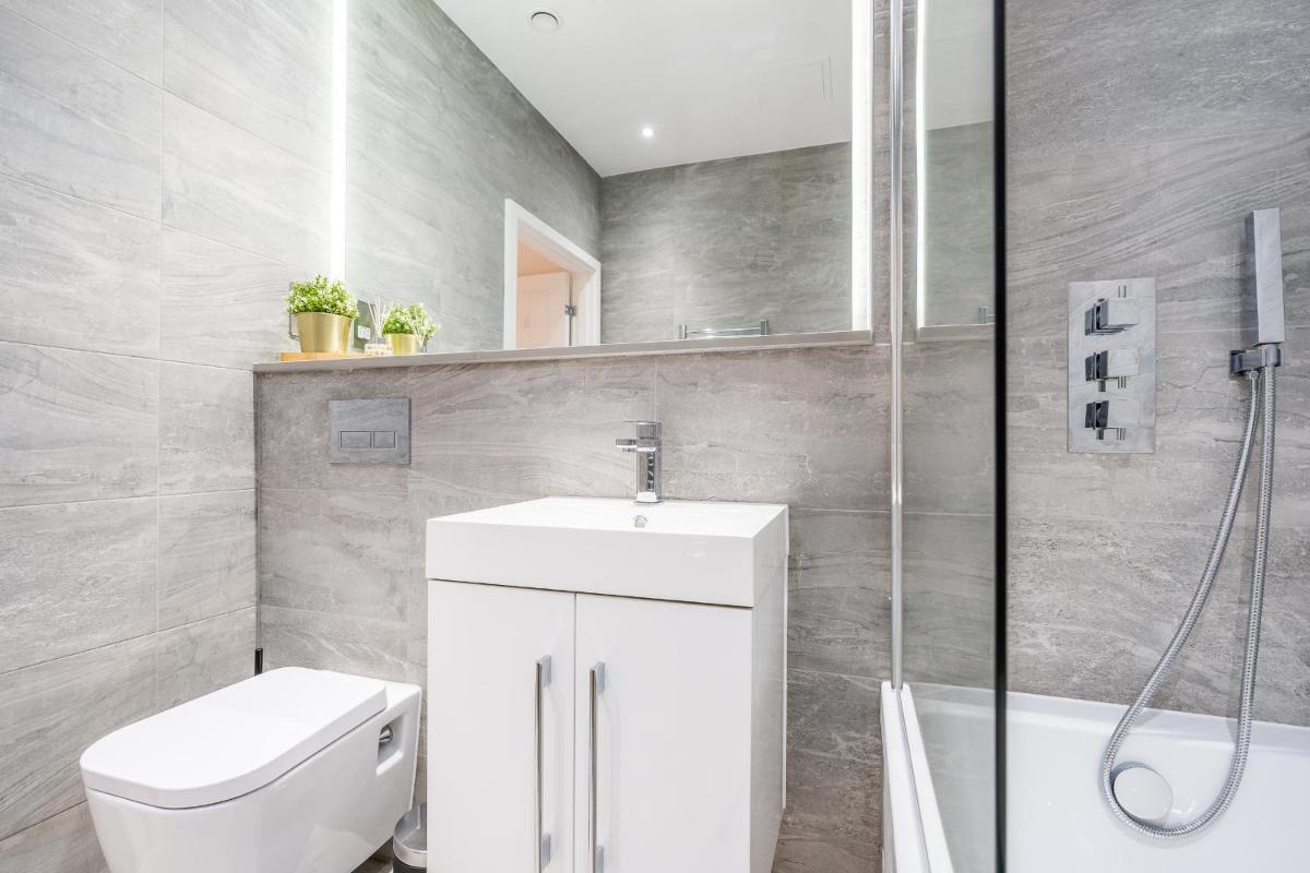 Suitetrails - St Albans 2 Bed Luxury City Apartment, 5 mins walk to Train & Allocated Parking