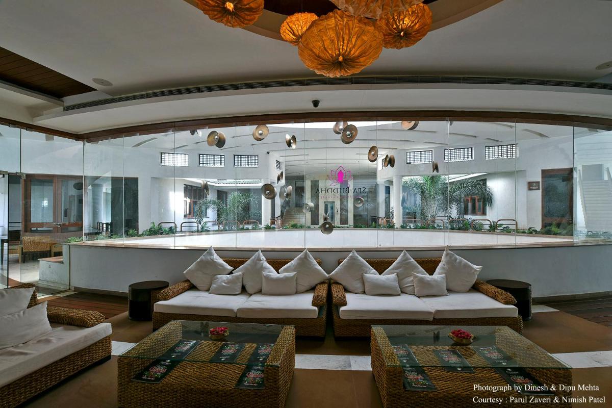 Gulmohar Greens Golf & Country Club - Housity