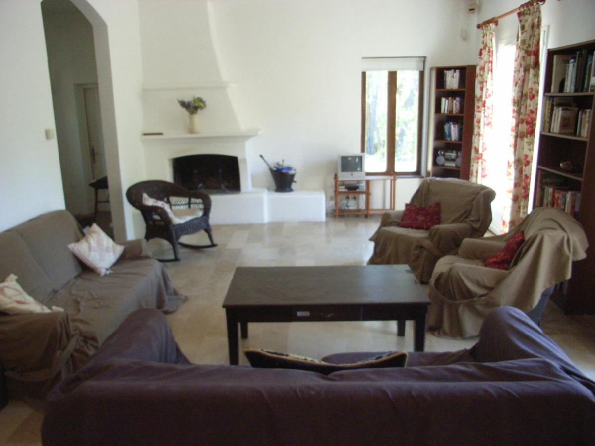 The Reading Nook - Ideally located Provence home with private pool on 1 acre - Housity