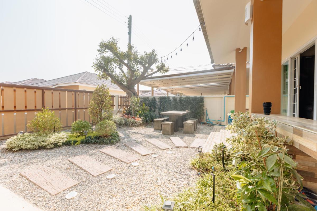 Glass House, Mountain View, Near Airport-City - Housity