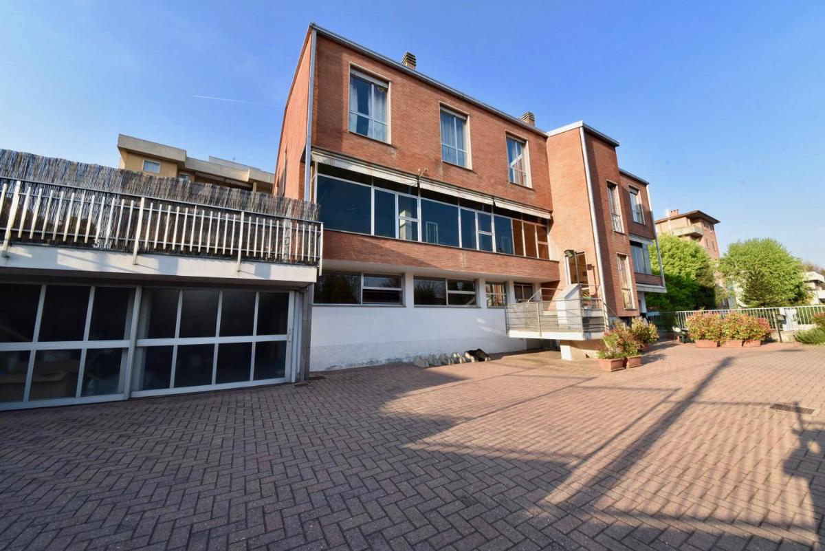 Modern apartment halfway between Milan and Como - Housity