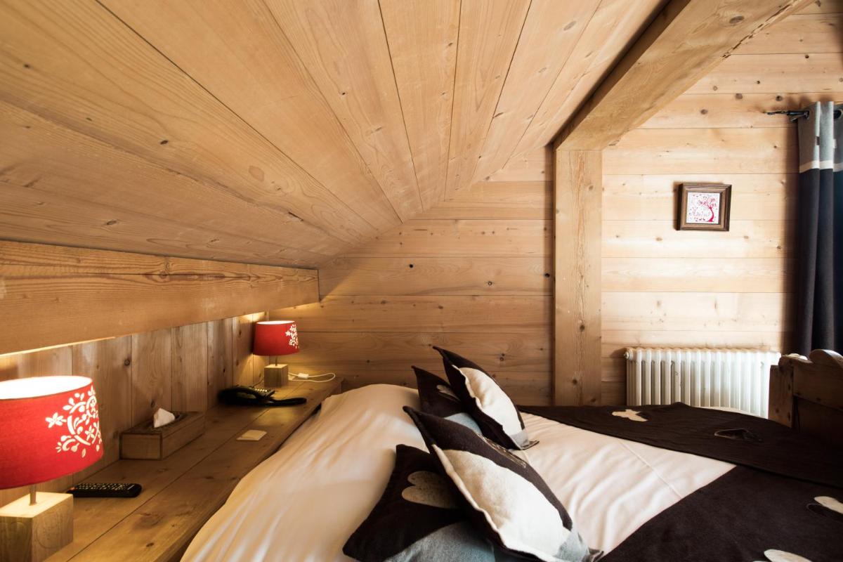 Coin salon dans l'établissement Les Chalets de La Griyotire