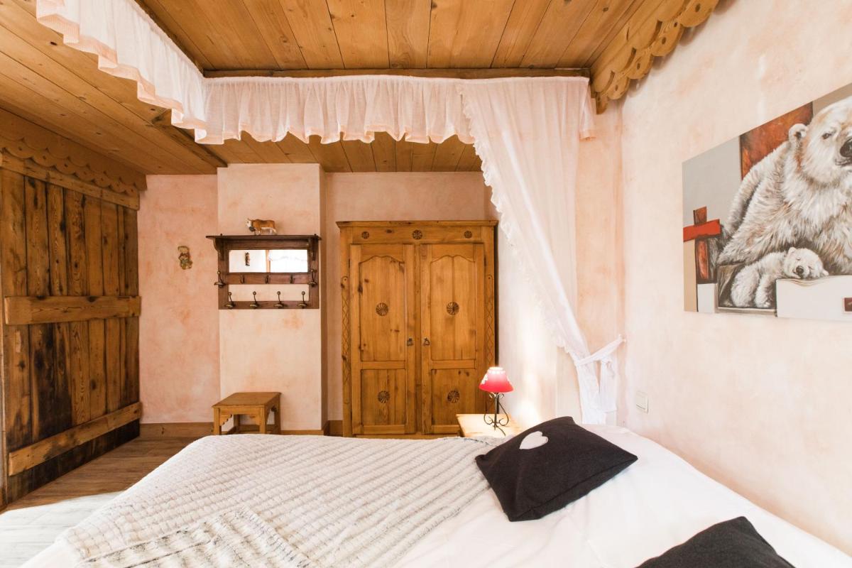 Un ou plusieurs lits dans un hébergement de l'établissement Les Chalets de La Griyotire