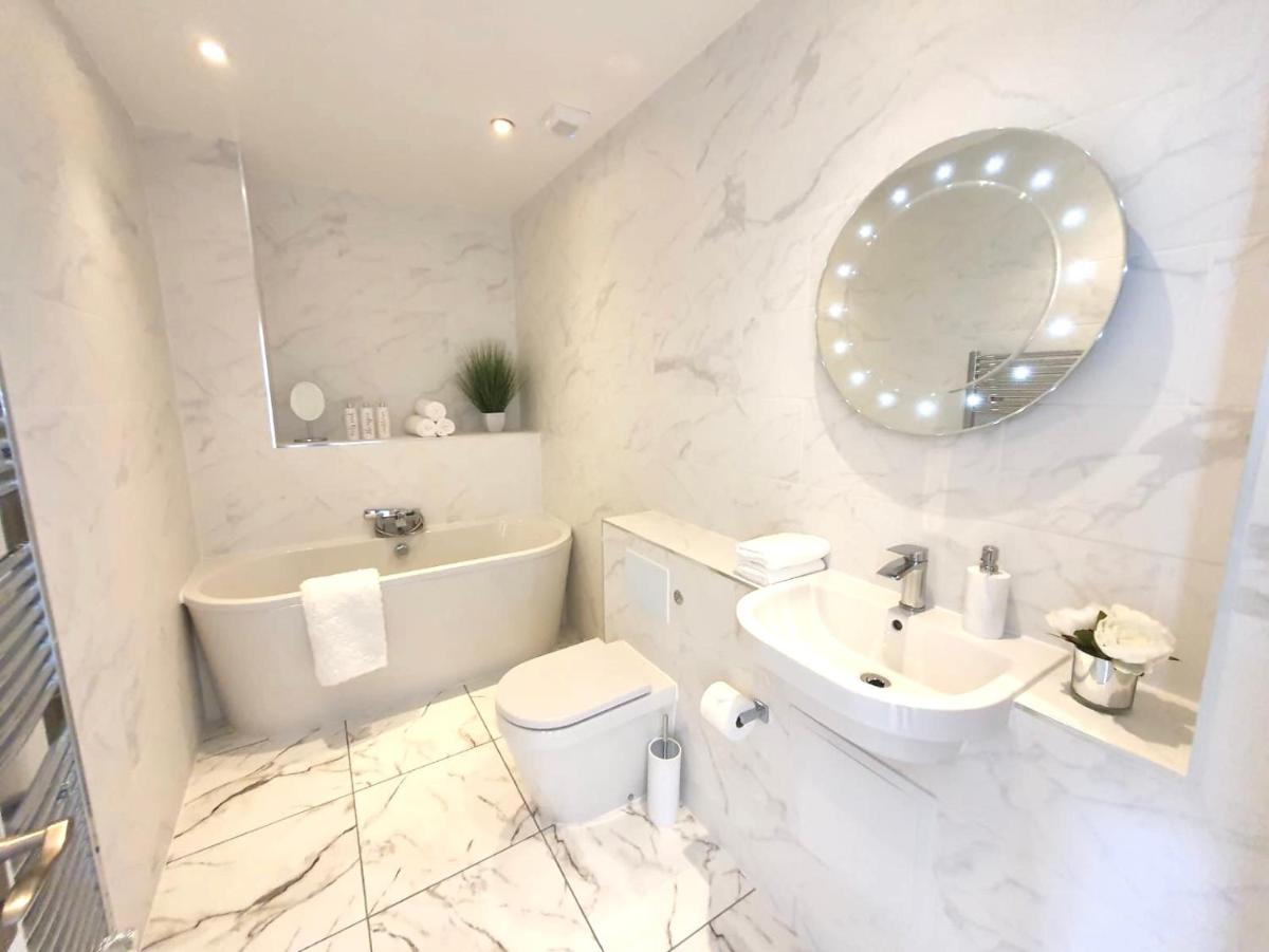 Large Group Party Penthouse - Housity