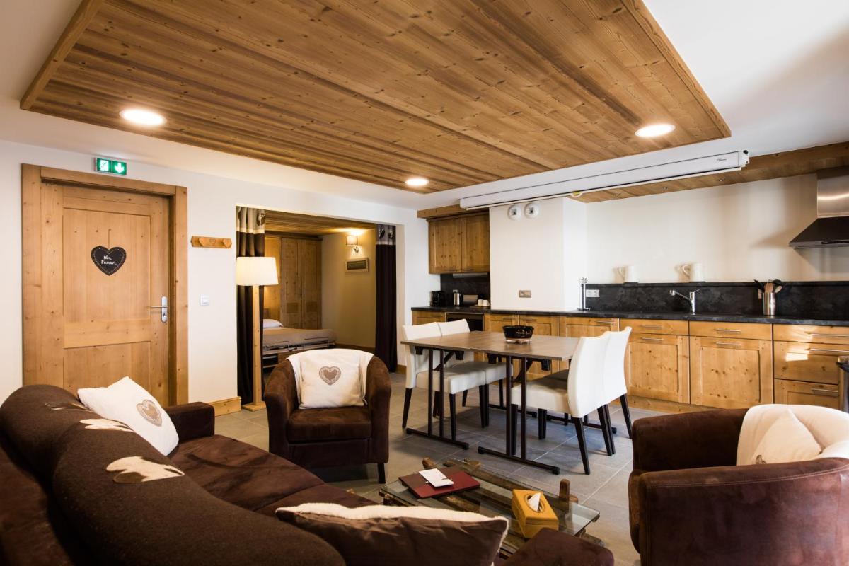 Cuisine ou kitchenette dans l'établissement Les Chalets de La Griyotire