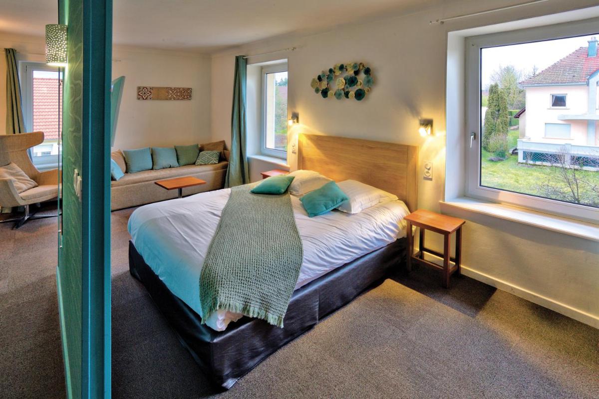Un ou plusieurs lits dans un hébergement de l'établissement Logis Hotel Restaurant Spa Beau Site