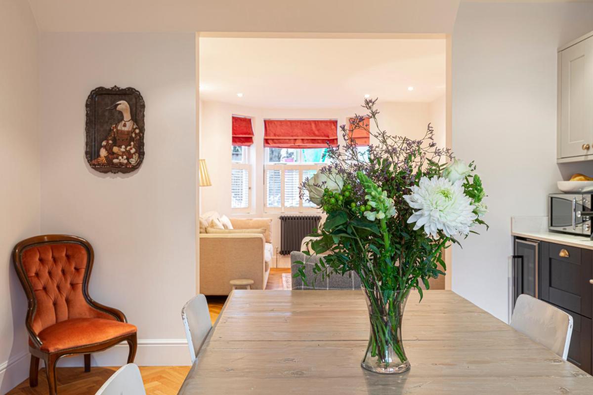 Lovely 3-bed house w/ patio near Clapham Common - Housity