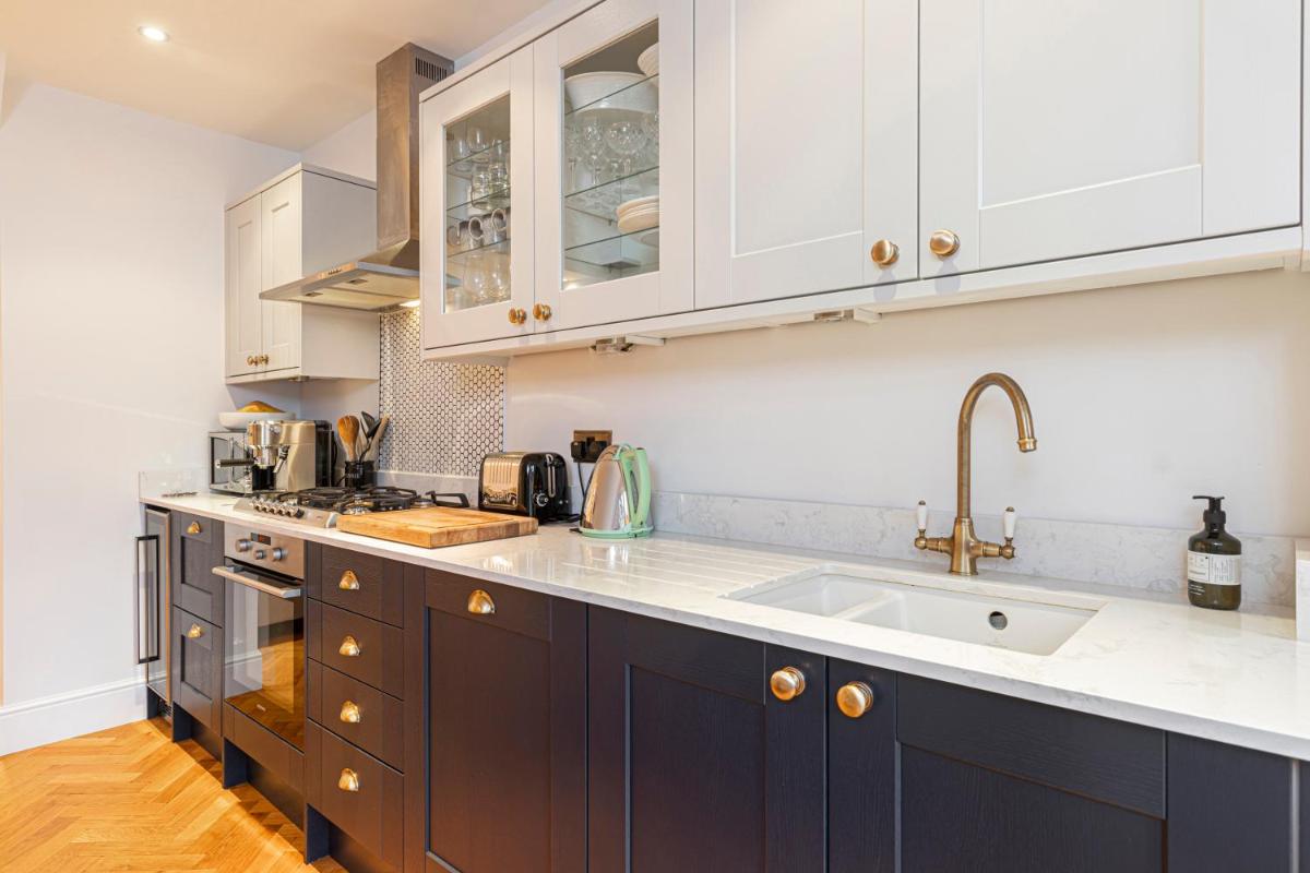 Lovely 3-bed house w/ patio near Clapham Common - Housity