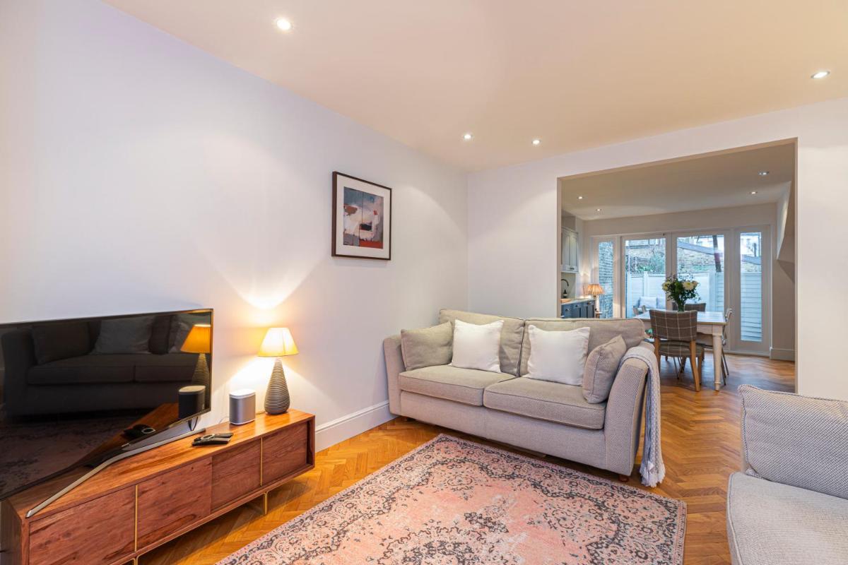 Lovely 3-bed house w/ patio near Clapham Common - Housity