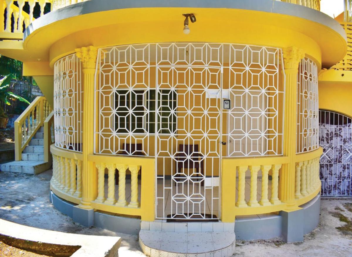 Unity Villa one bedroom apartment close to Montego Bay and Beaches with wifi - Housity