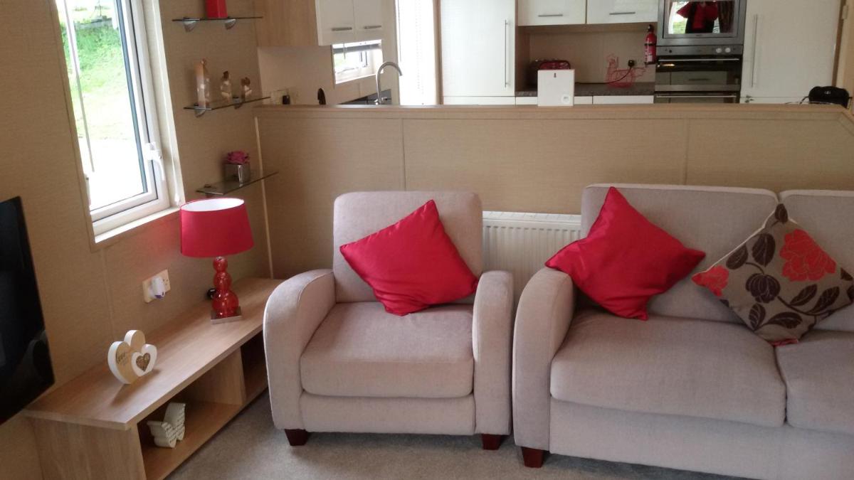 20 The Glade, Bideford Bay Holiday Park - Housity
