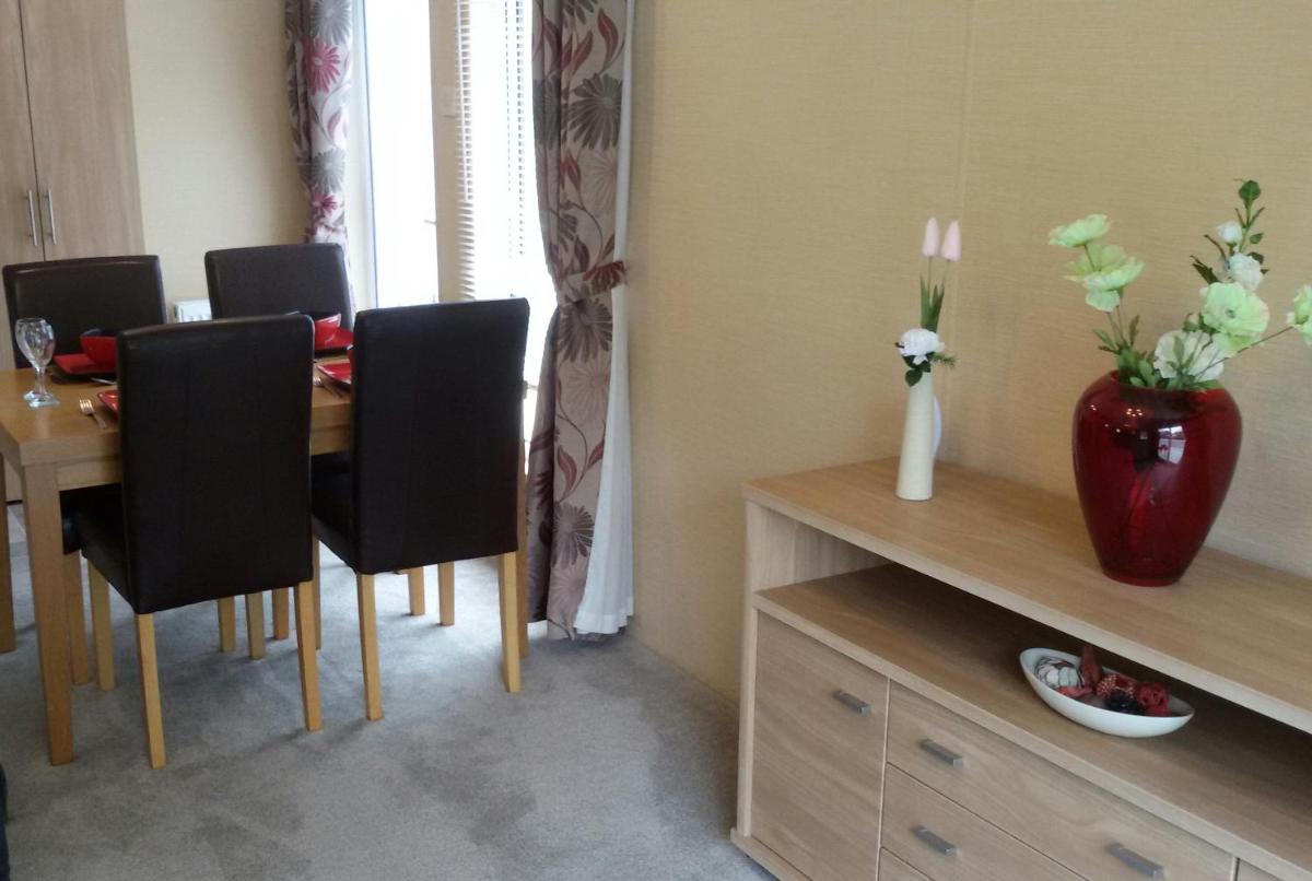 20 The Glade, Bideford Bay Holiday Park - Housity