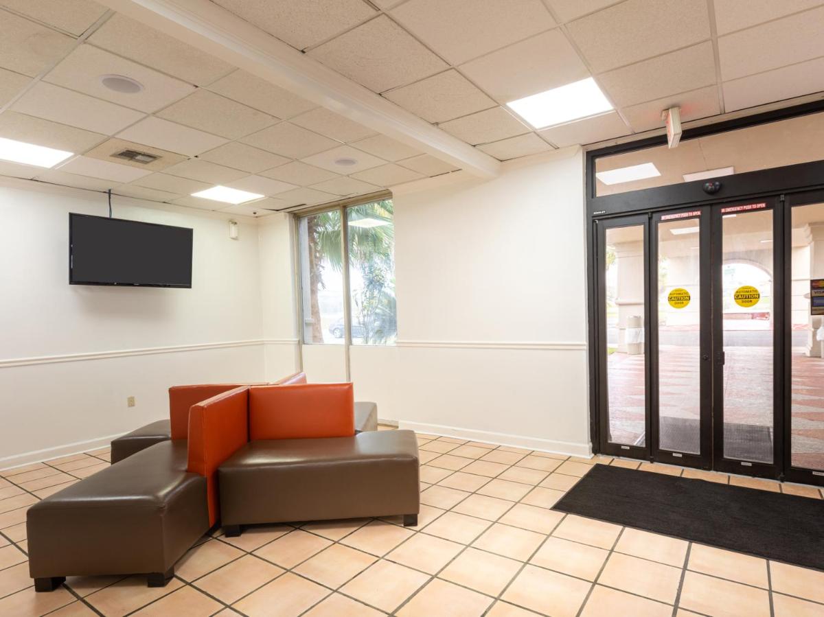Travelodge by Wyndham Baton Rouge East - Housity