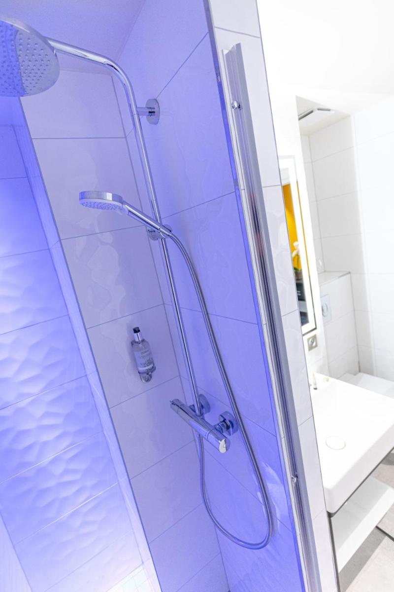 Salle de bains dans l'établissement Europe Haguenau – Hotel & Spa
