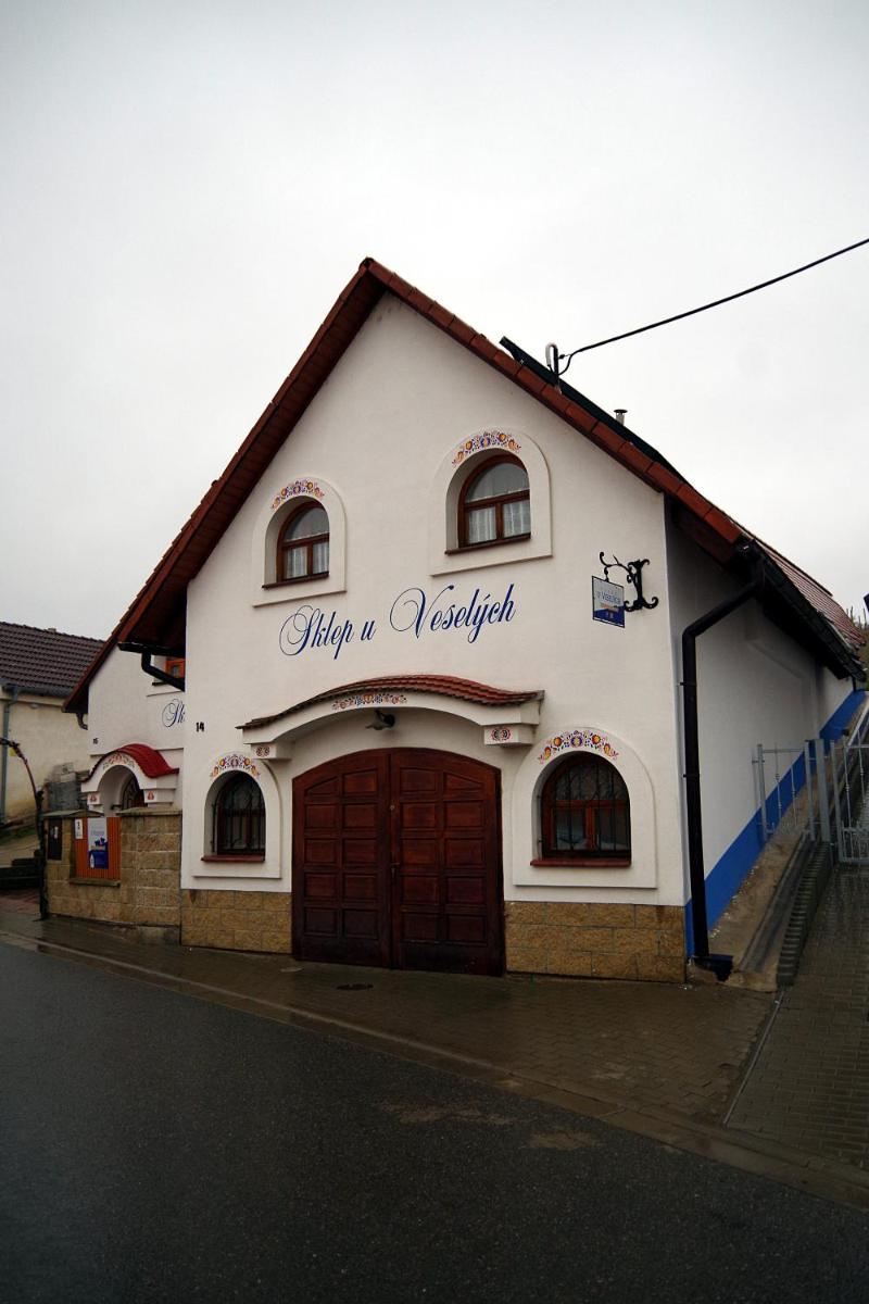 Sklep u Veselých - Housity