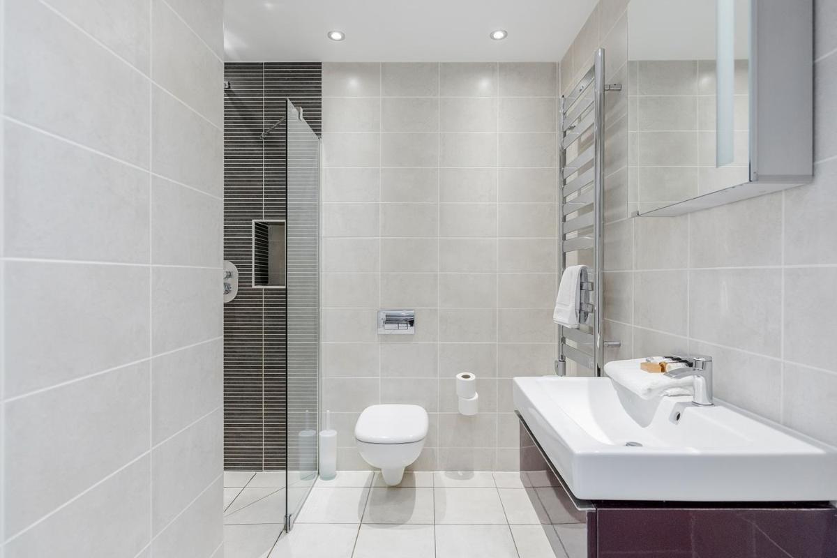 Room Space Service Apartments – New Manor House - Housity