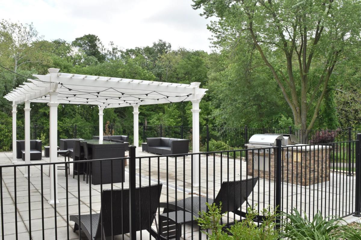 Candlewood Suites Independence, an IHG Hotel - Housity