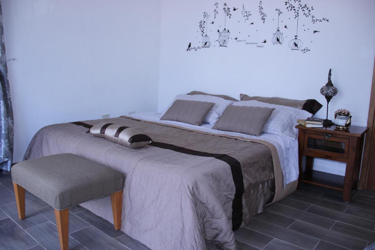 Tropicale, Non-Smoking Studios - Housity
