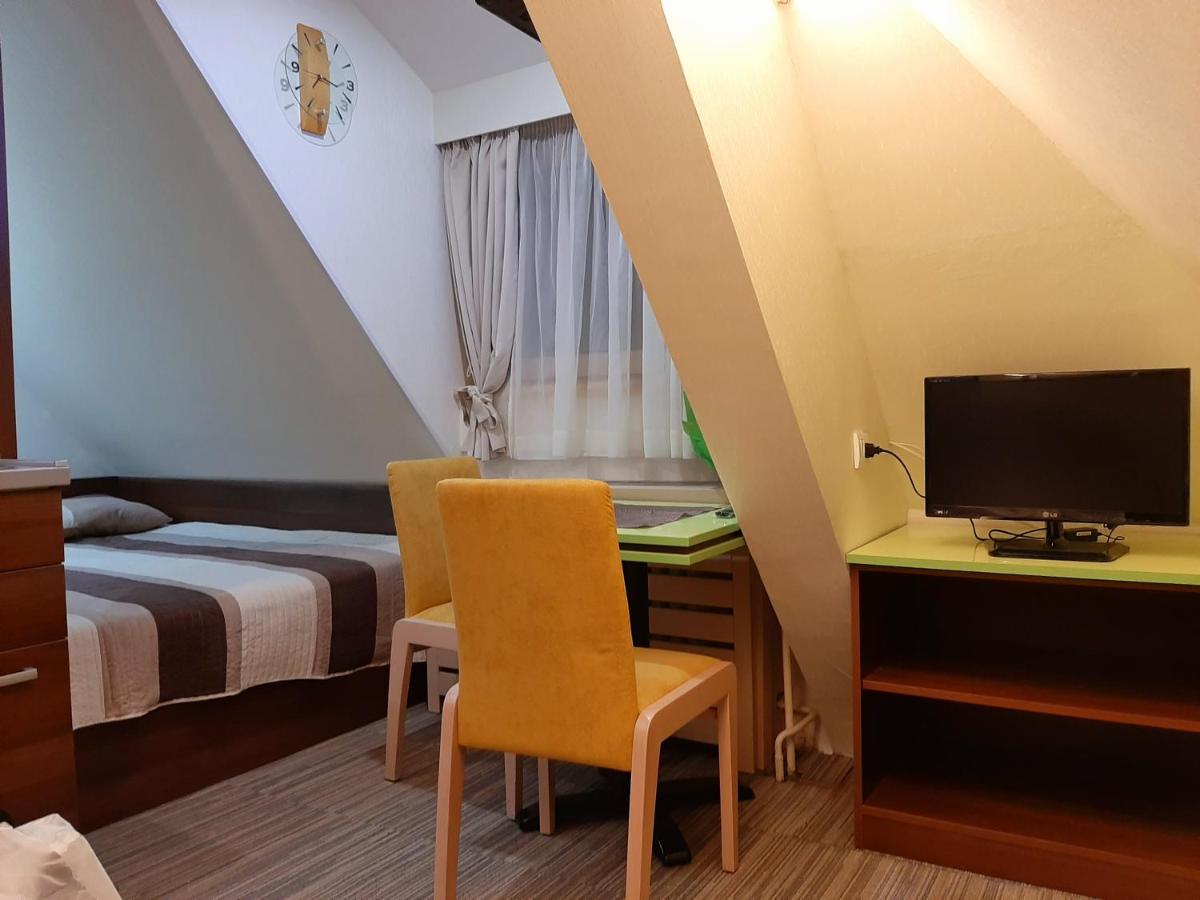 Select Lux Angella-Konaci - Hizvo