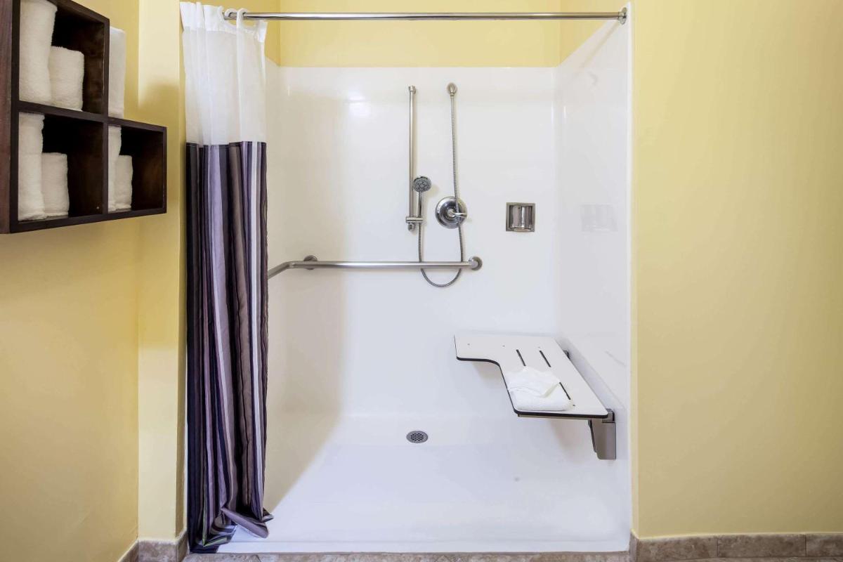 La Quinta by Wyndham Inglewood - Housity