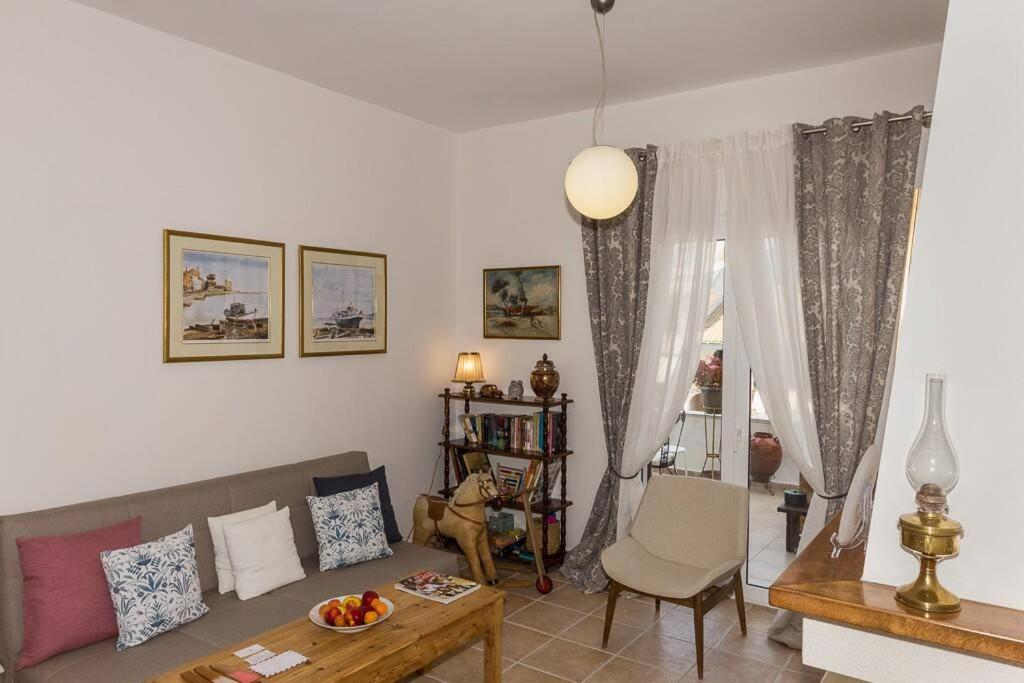 Estia House Cozy-Comfortable Apartment - Housity