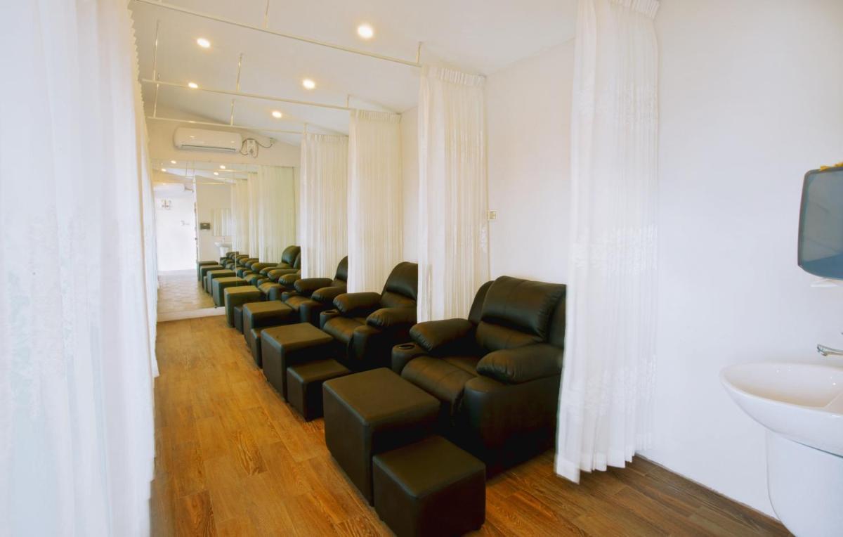 Mandalay Lodge Hotel - Housity