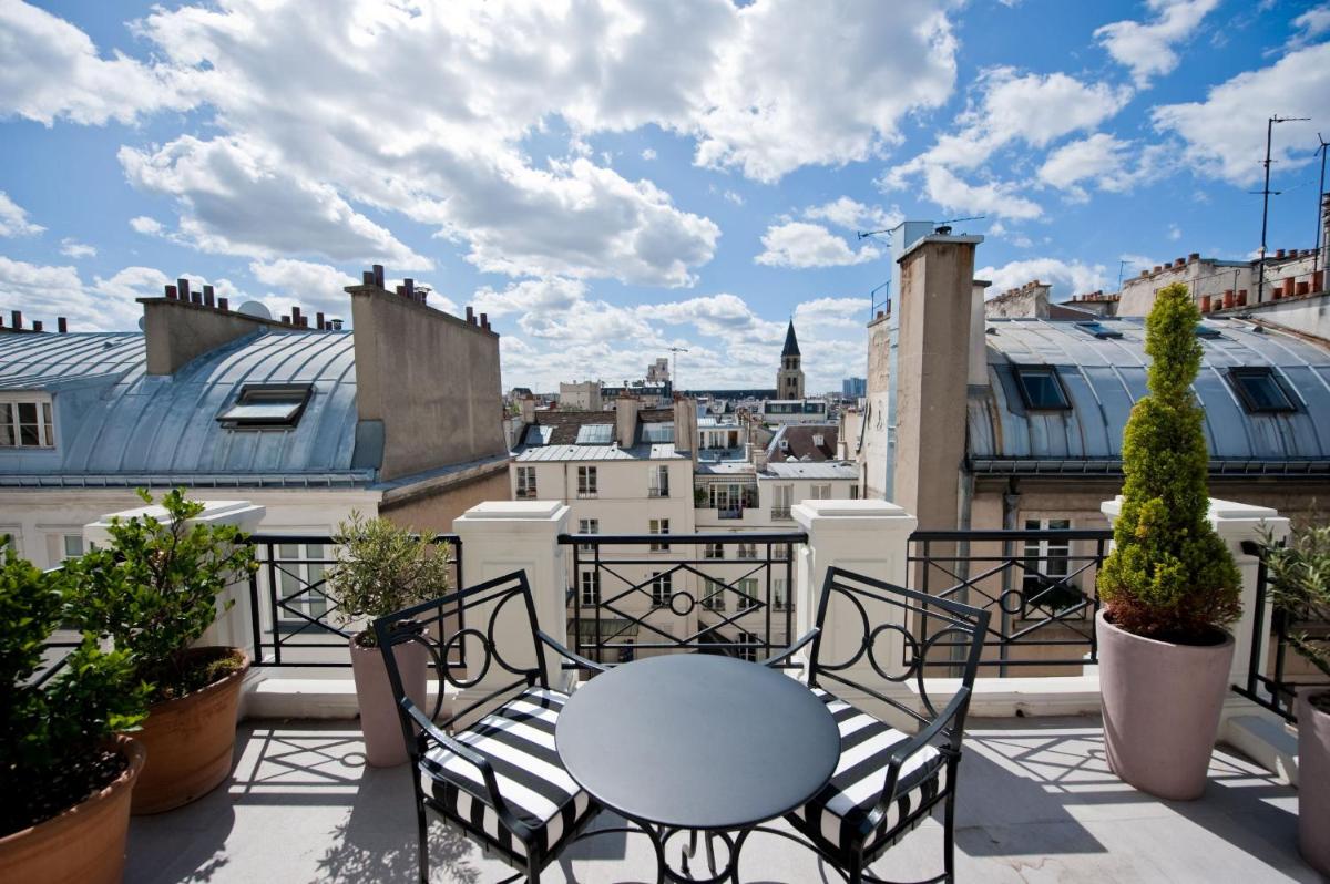 Balcon ou terrasse dans l'établissement L'Hôtel