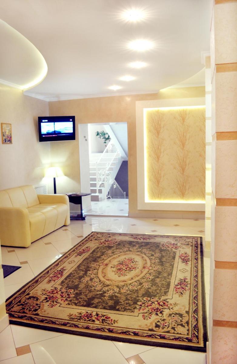 Hotel Dobrodiy - Housity