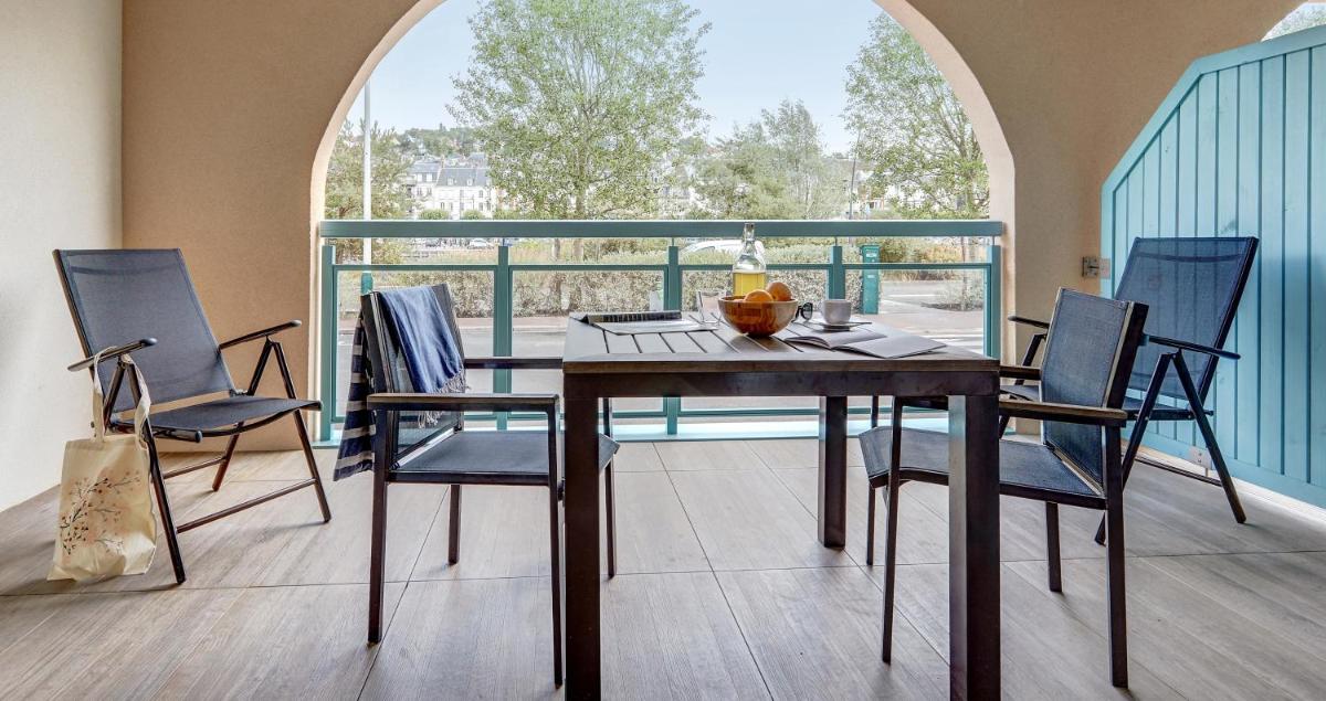 Balcon ou terrasse dans l'établissement Résidence Pierre & Vacances Premium Presqu'Ile de la Touques