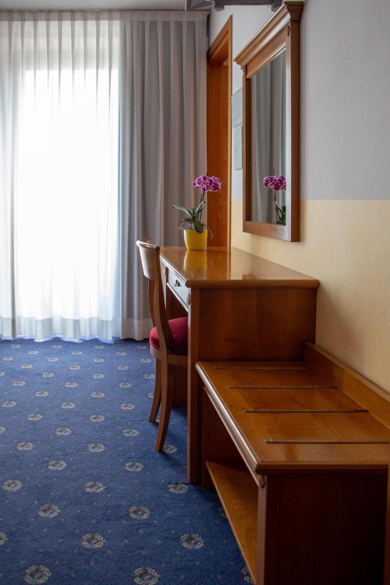 Hotel Ristorante Centrale - Housity