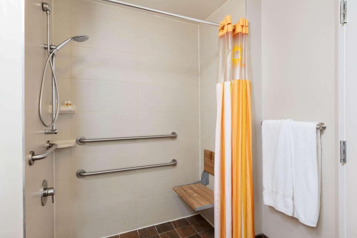La Quinta by Wyndham New York City Central Park - Housity