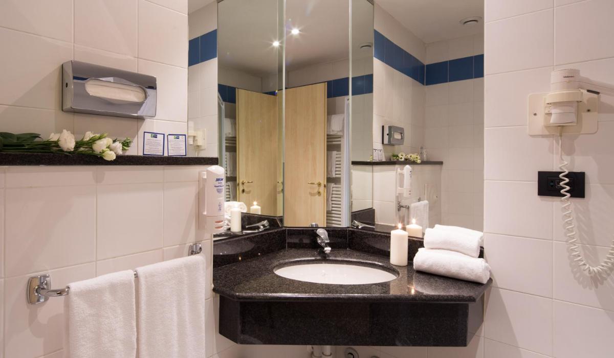 Holiday Inn Express Parma, an IHG Hotel - Housity