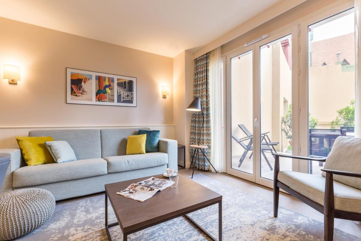 Coin salon dans l'établissement Résidence Pierre & Vacances Premium Presqu'Ile de la Touques