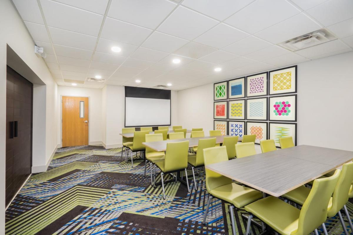 Holiday Inn Express Hotel & Suites Louisville East by IHG - Housity