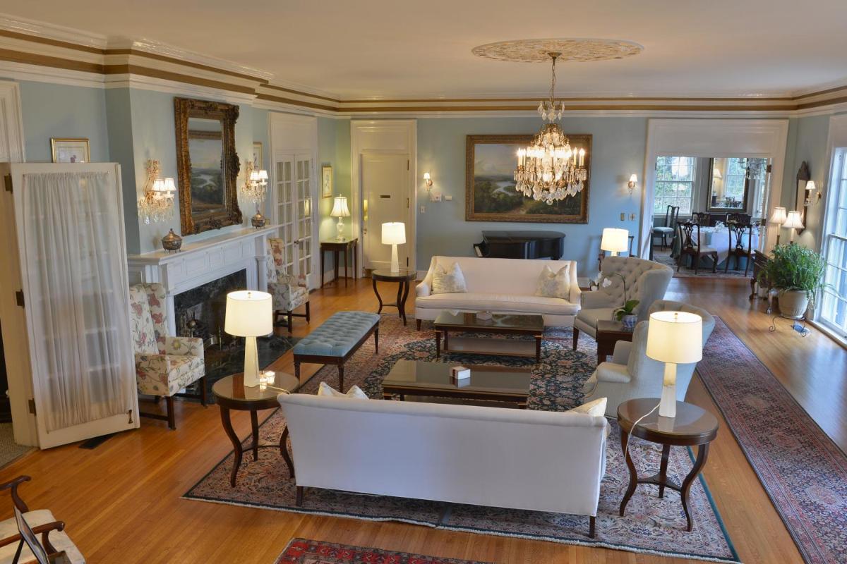 The Morehead Inn - Housity