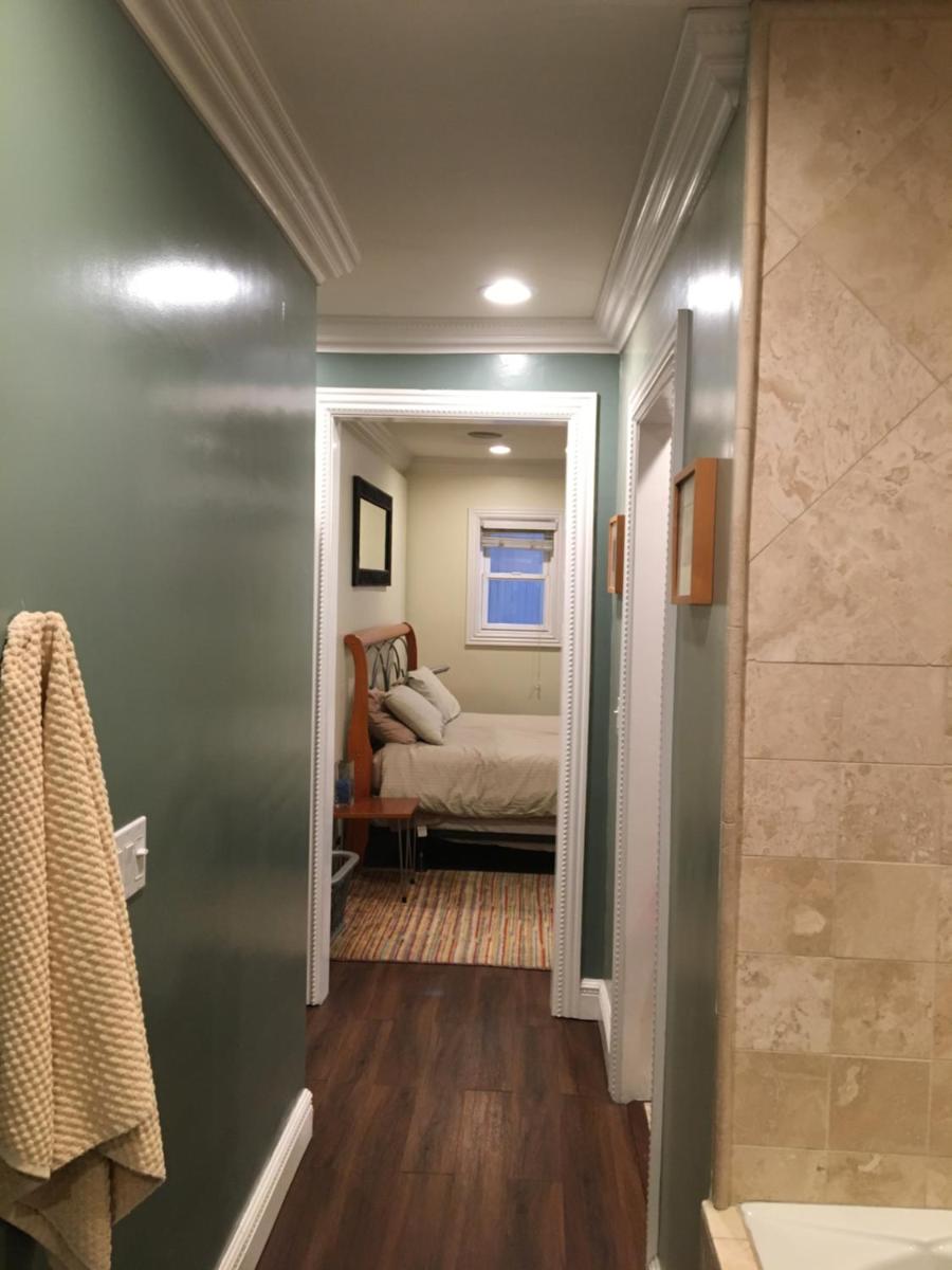 Venice Beach Gem - Housity