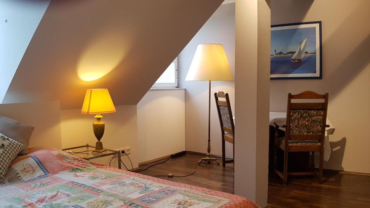 Penthouse Zimmer mit Bad EM2024 Hospitality Package - Housity