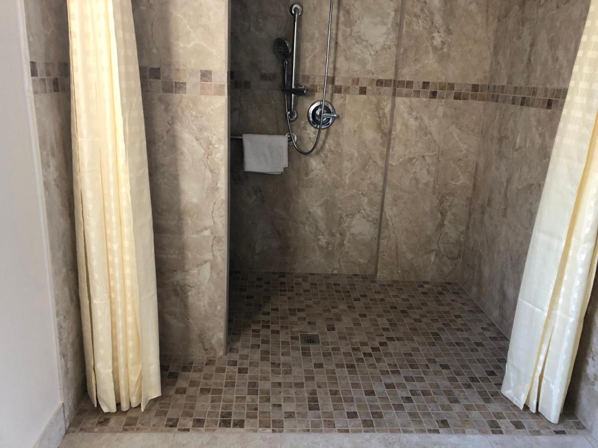 American Inn - Housity
