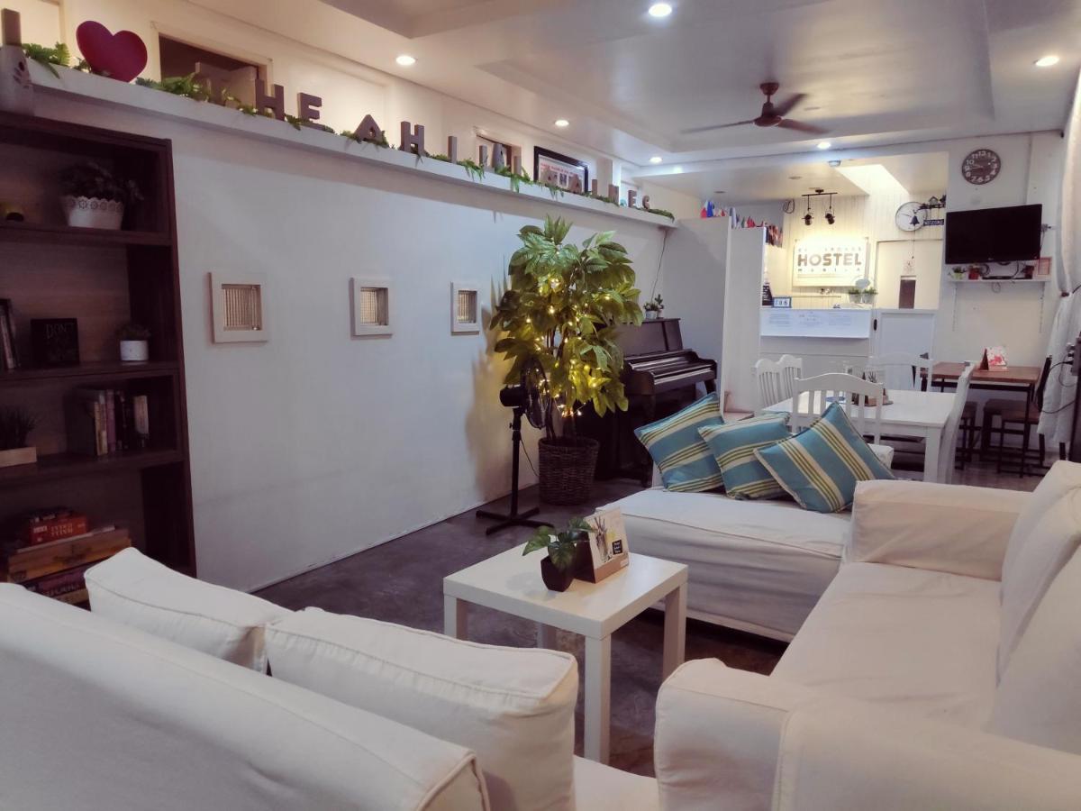 Crossroads Hostel Manila - Hizvo