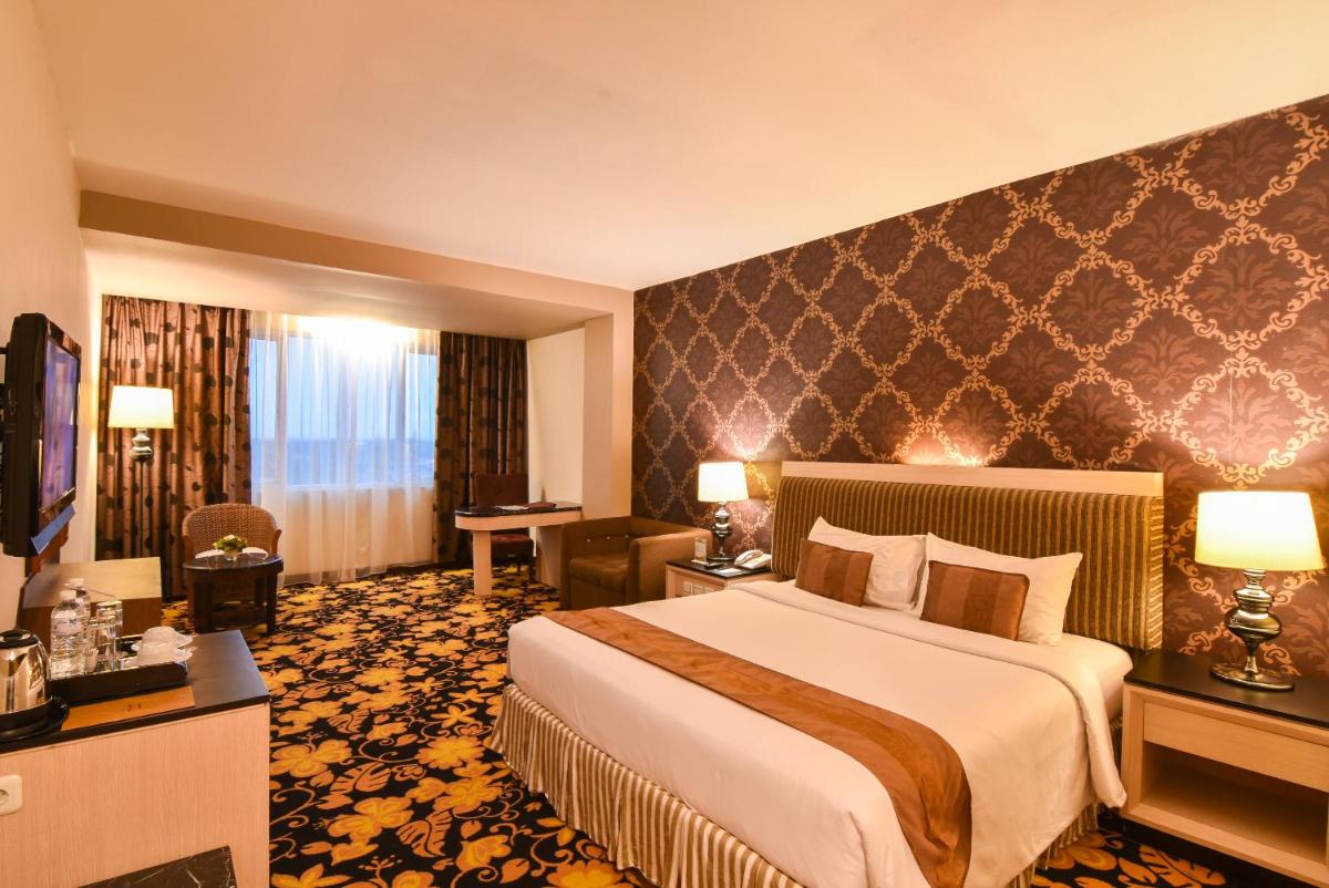 Grand Rocky Hotel Bukittinggi - Housity