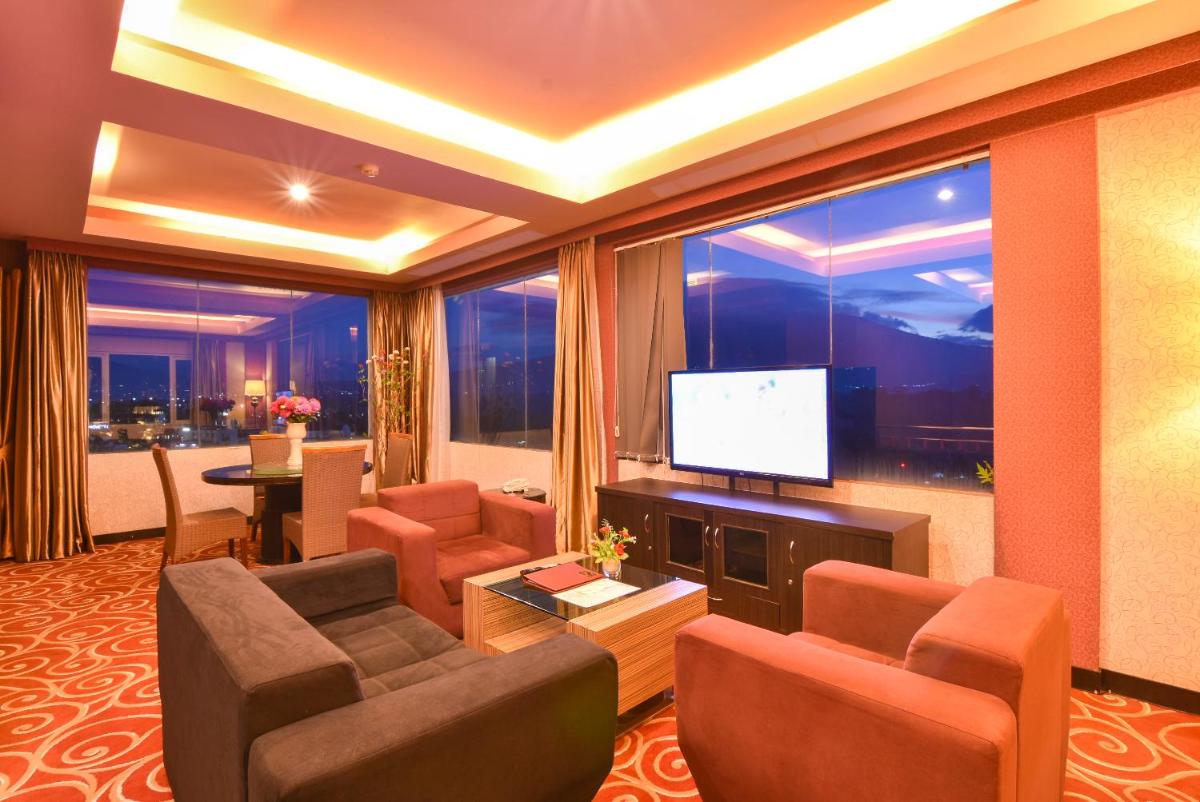 Grand Rocky Hotel Bukittinggi - Housity