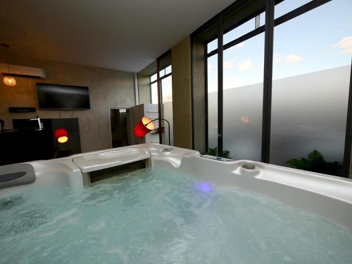Suitetrails - Appartement spa privatif Grenoble At Home Spa