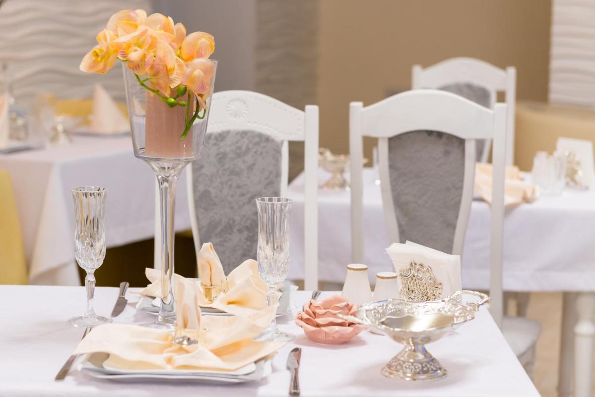 Hotel Dobrodiy - Housity