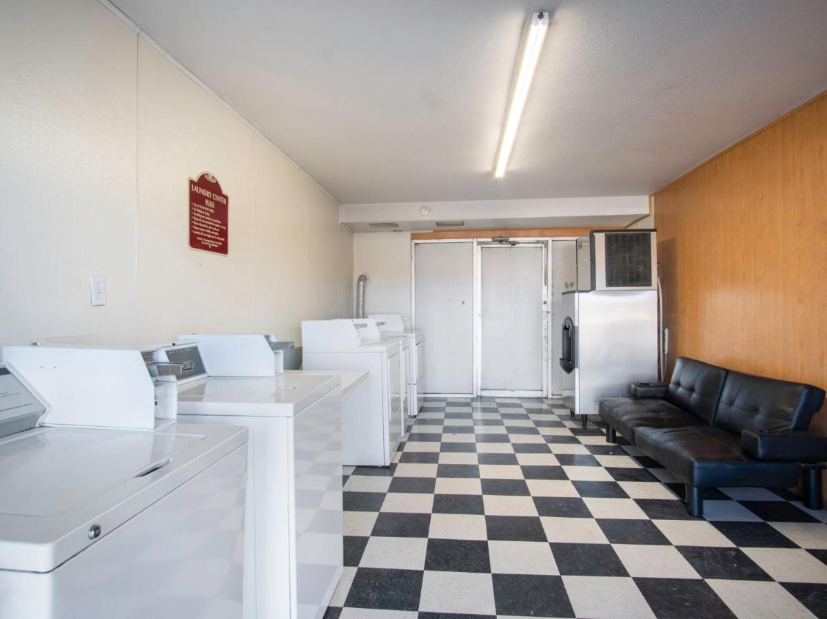 Nendels Inn & Suites Dodge City Airport - Housity