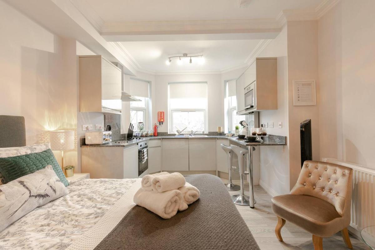 12 Helena Luxury Serviced Apartment - Housity